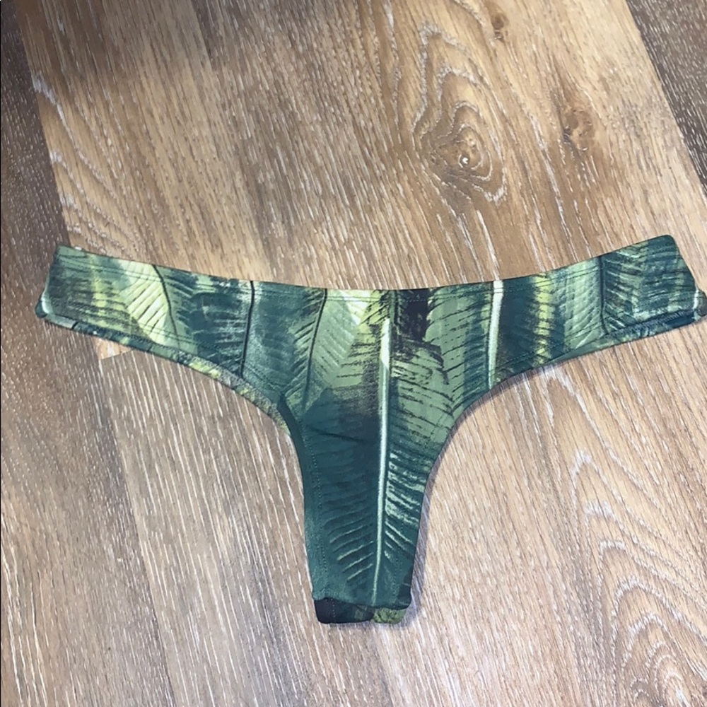 Midori palm bottom